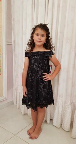 שמלת תחרה שחורה לארוע לילדה