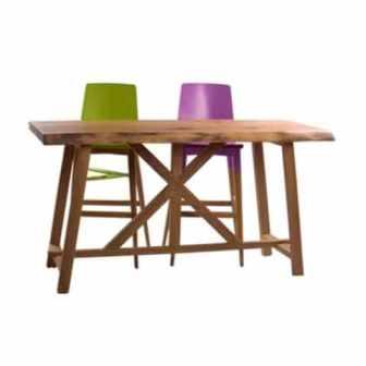 כיסאות ושולחן מעץ