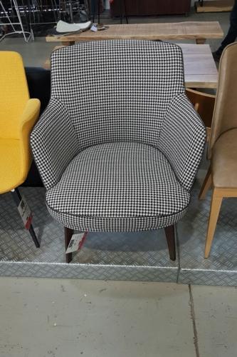 כורסא אפורה לסלון סגנון וינטאג