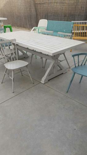 סט שולחן וכיסאות למרפסת  למסעדת גן או לגינה 
