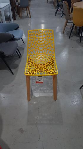 כסא למטבח צהוב בעיצוב מיוחד 